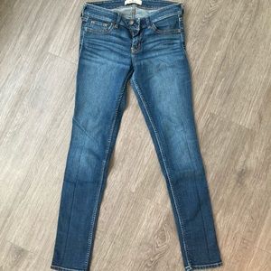 Hollister Jeans- Size 27 x 29 (5s)